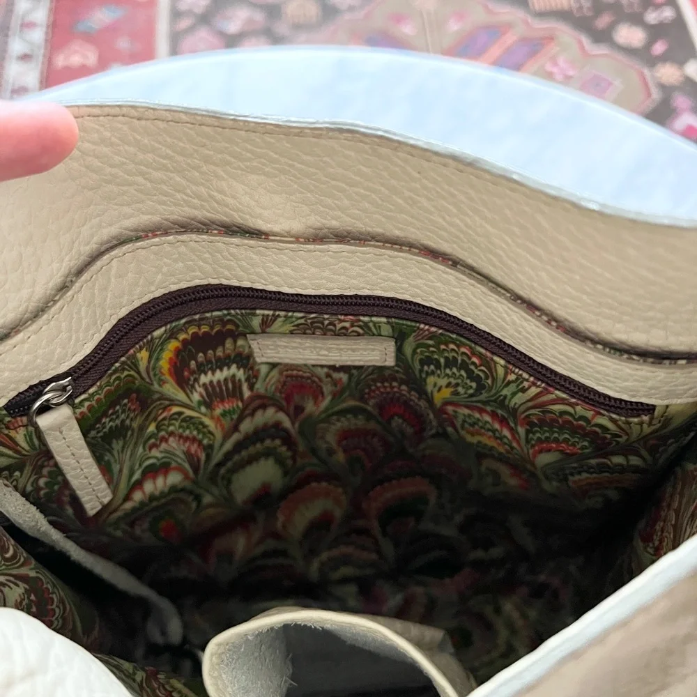 Dooney & Bourke Pebbled Leather Cream Shoulder Bag Duck Medallion Ivory